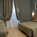 Lirico Hotel 3*