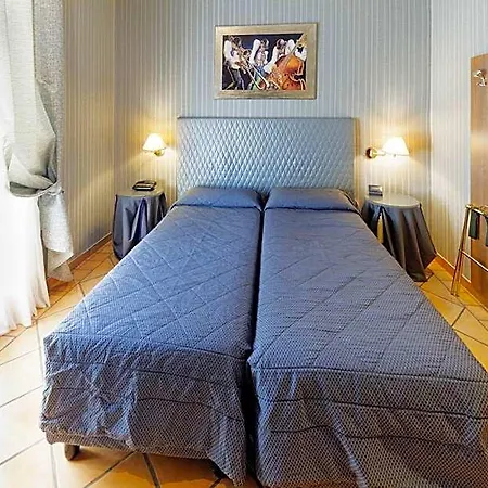 Lirico Hotell 3*
