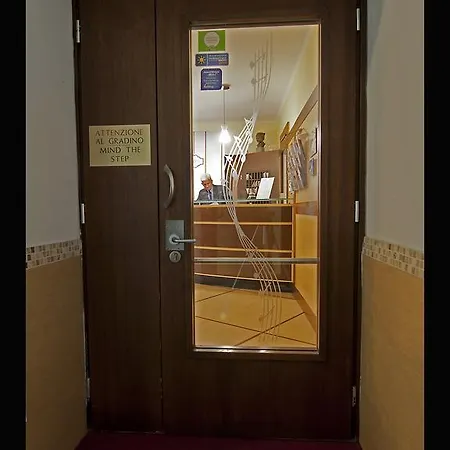 Lirico Отель Рим