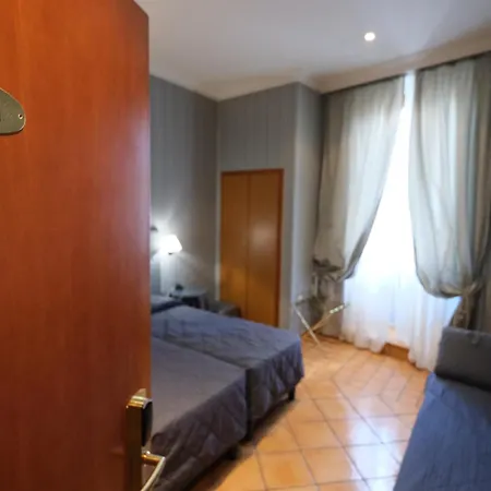 Lirico Hotell 3*